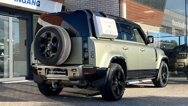 Land Rover Defender view 5
