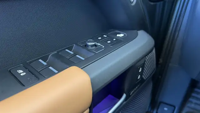 Land Rover Defender view 29