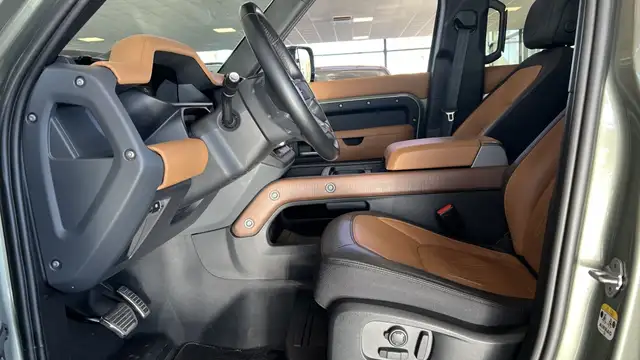 Land Rover Defender view 11