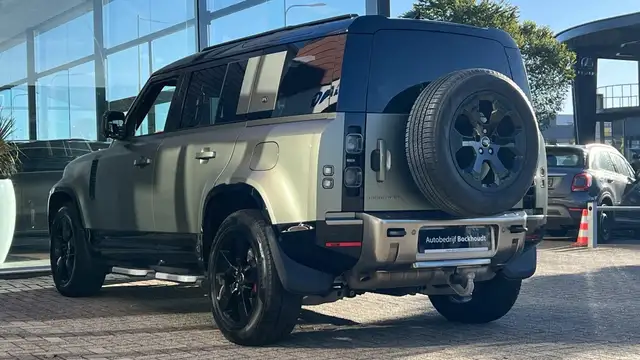 Land Rover Defender view 6