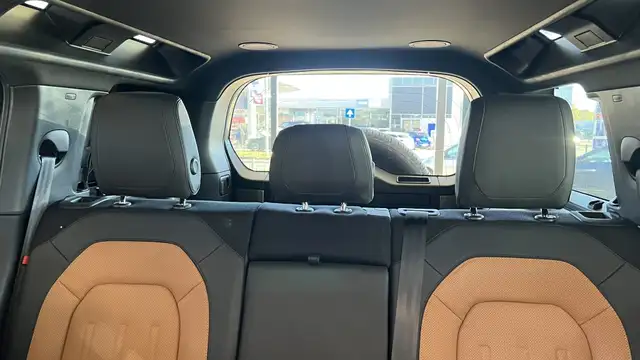 Land Rover Defender view 30