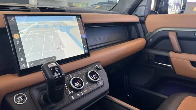 Land Rover Defender view 23