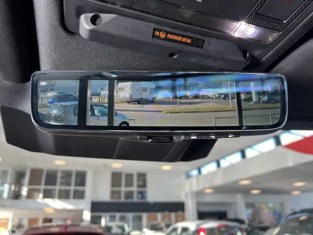 Land Rover Defender view 25