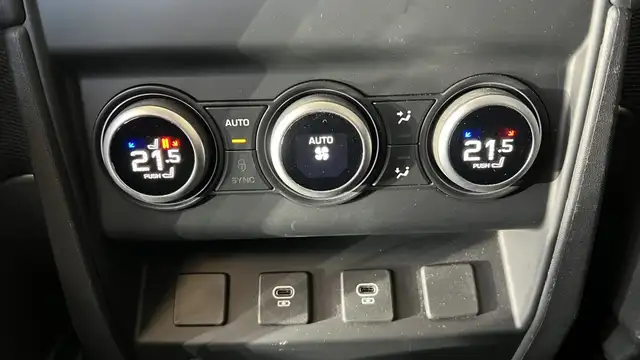 Land Rover Defender view 19