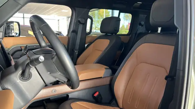 Land Rover Defender view 10