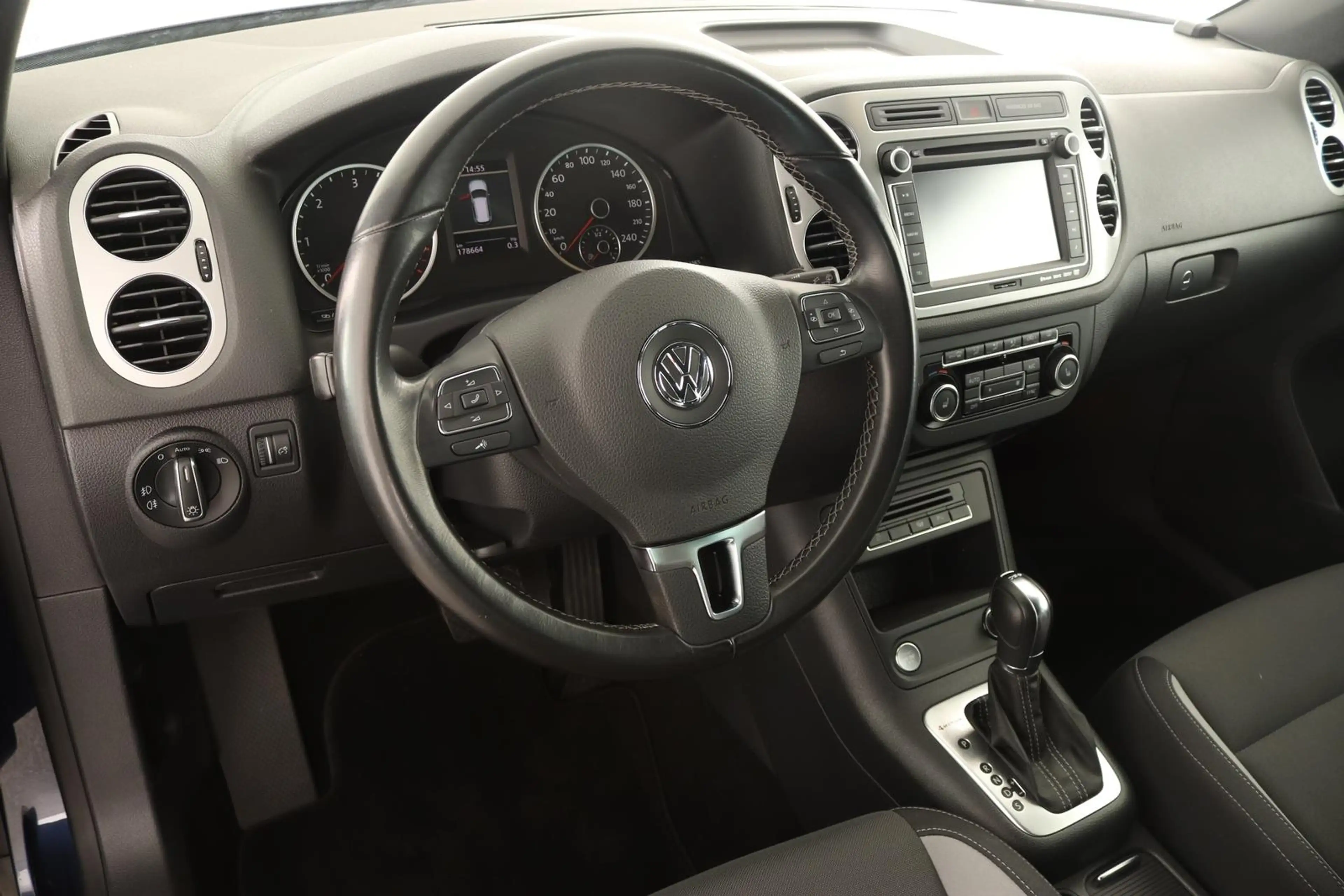 Volkswagen Tiguan 2.0 TDI Life 4Motion DSG AHK BI-XENON KLIMA CLARIO — photo 10