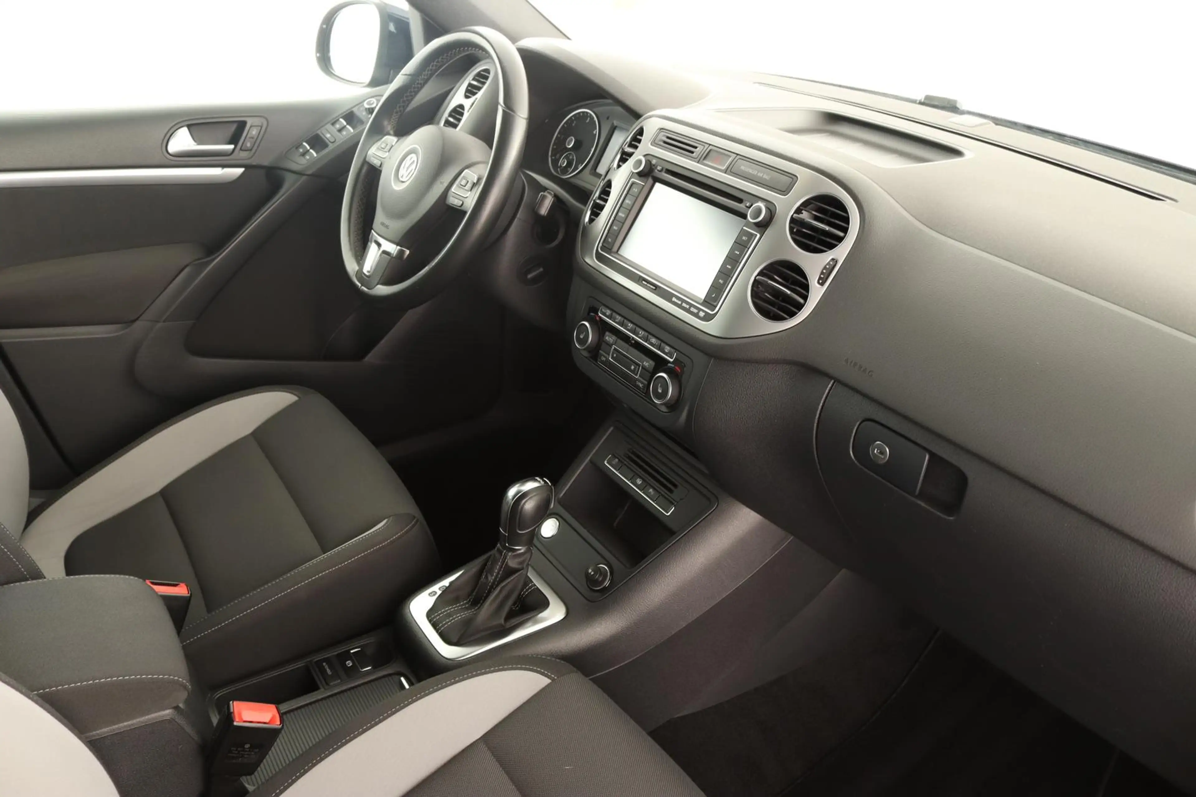Volkswagen Tiguan 2.0 TDI Life 4Motion DSG AHK BI-XENON KLIMA CLARIO — photo 11