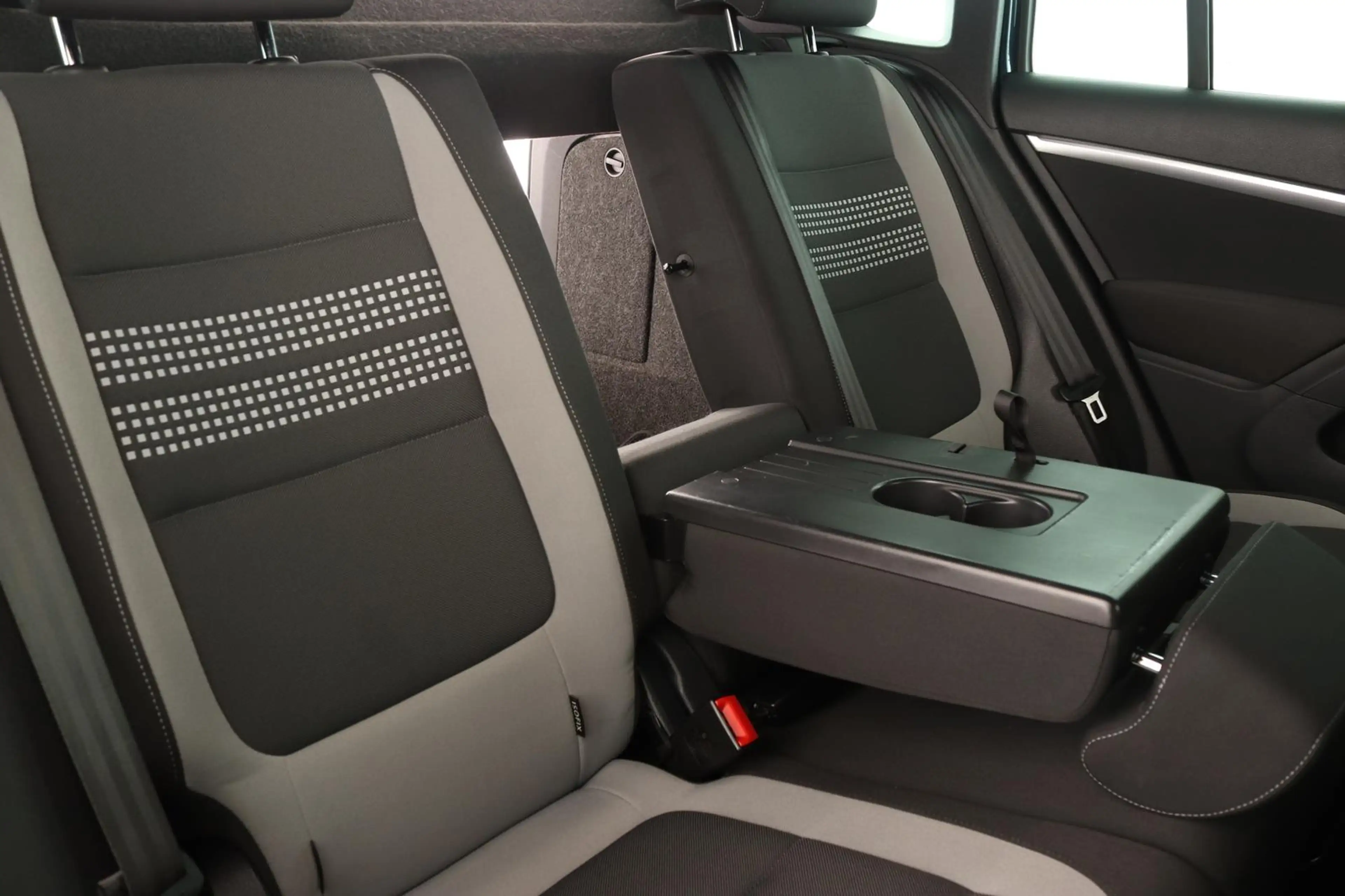 Volkswagen Tiguan 2.0 TDI Life 4Motion DSG AHK BI-XENON KLIMA CLARIO — photo 13