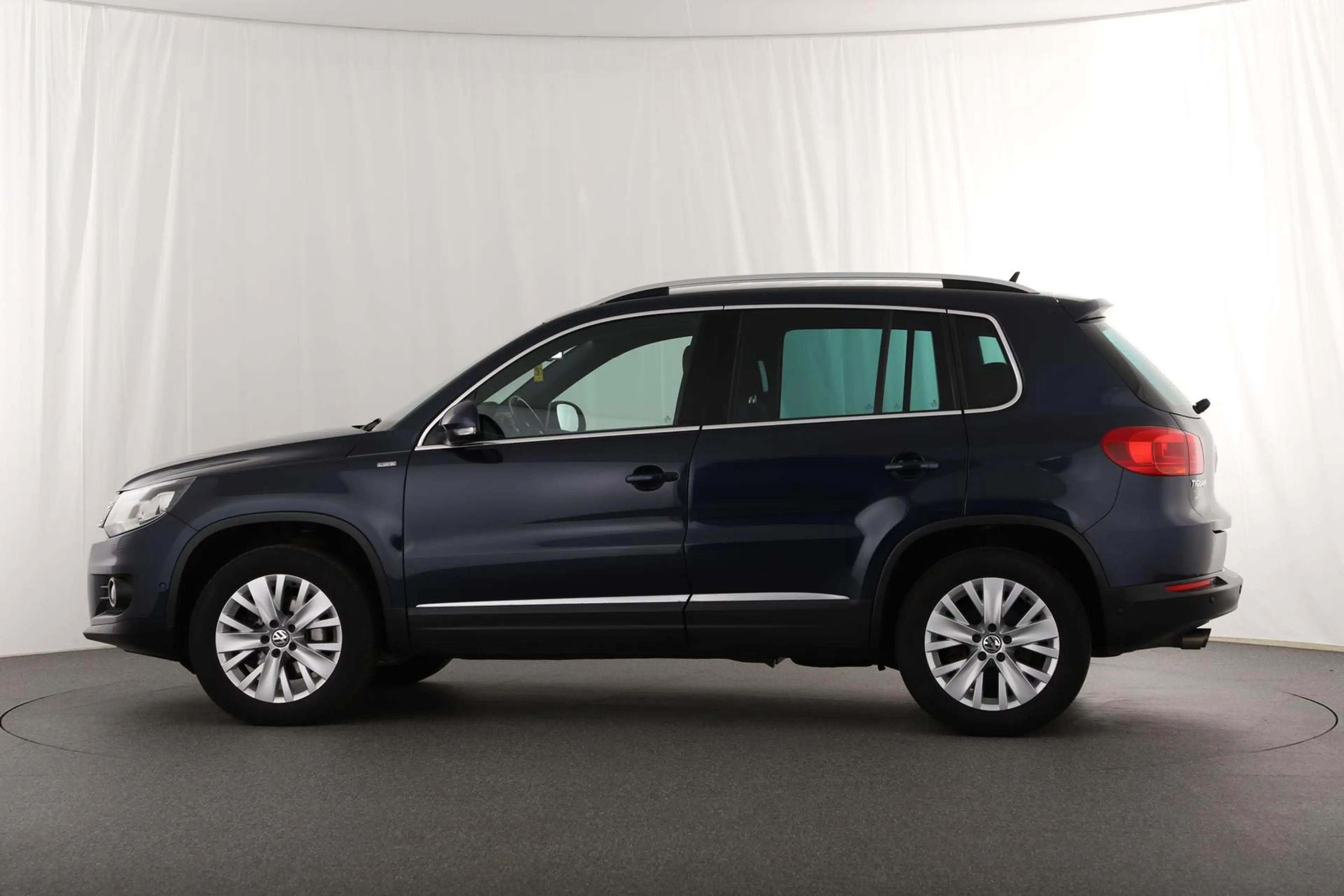 Volkswagen Tiguan 2.0 TDI Life 4Motion DSG AHK BI-XENON KLIMA CLARIO — photo 6