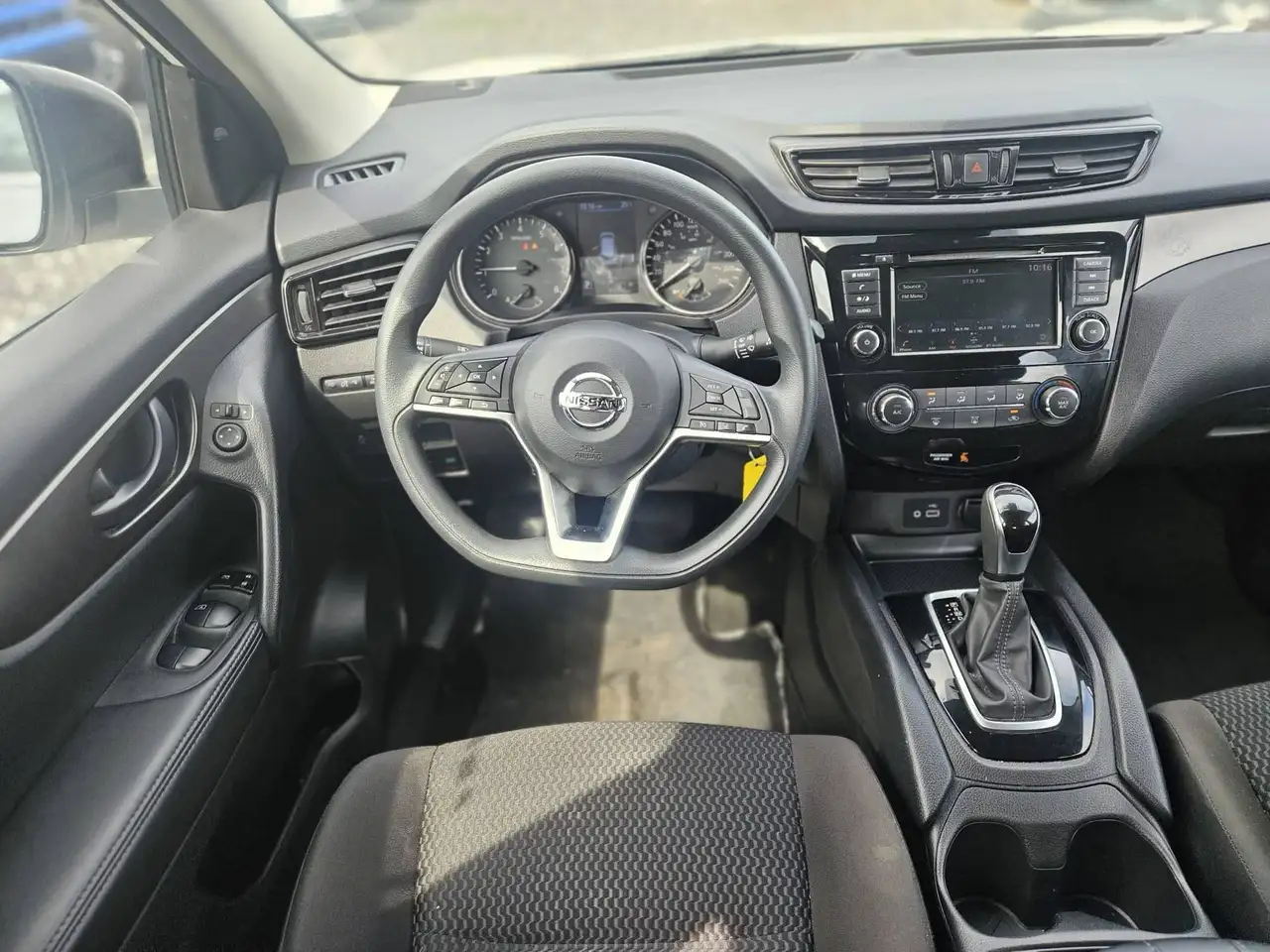 Nissan Qashqai снимка Nissan Qashqai