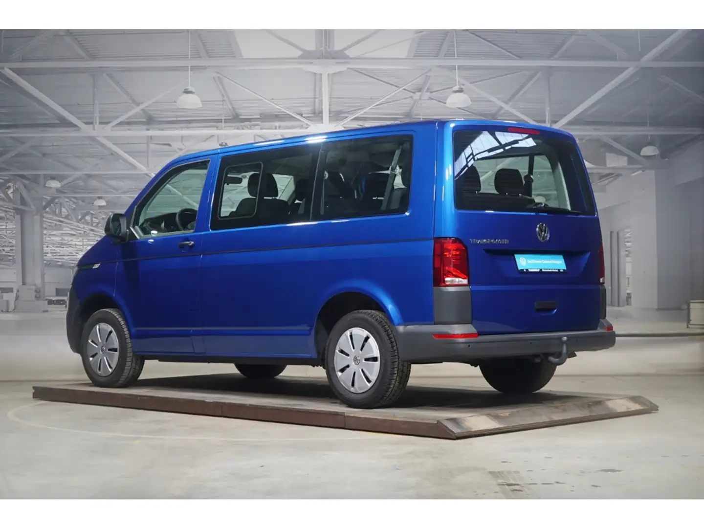 Volkswagen T6.1 Kombi 2,0 TDI DSG 9-Sitzer Klima AHK NAVI Blauw - 2