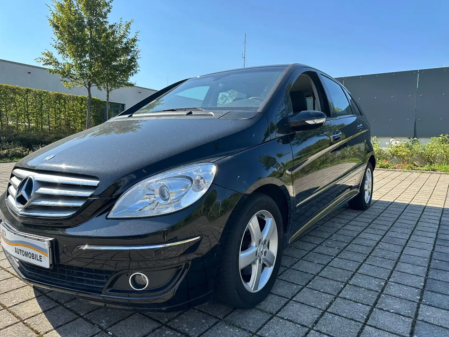 Mercedes-Benz B 200 1.HAND/Navi/PDC Schwarz - 2