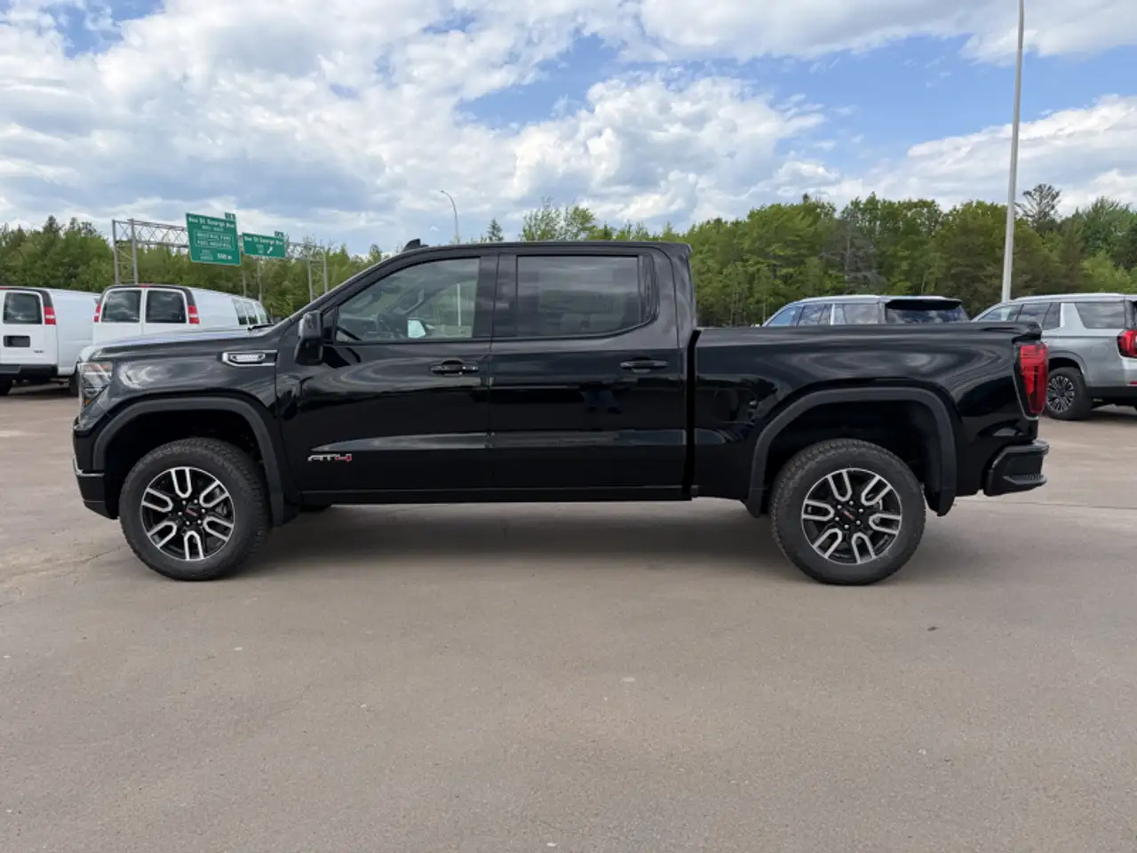 GMC Sierra 1500 photo GMC Sierra 1500