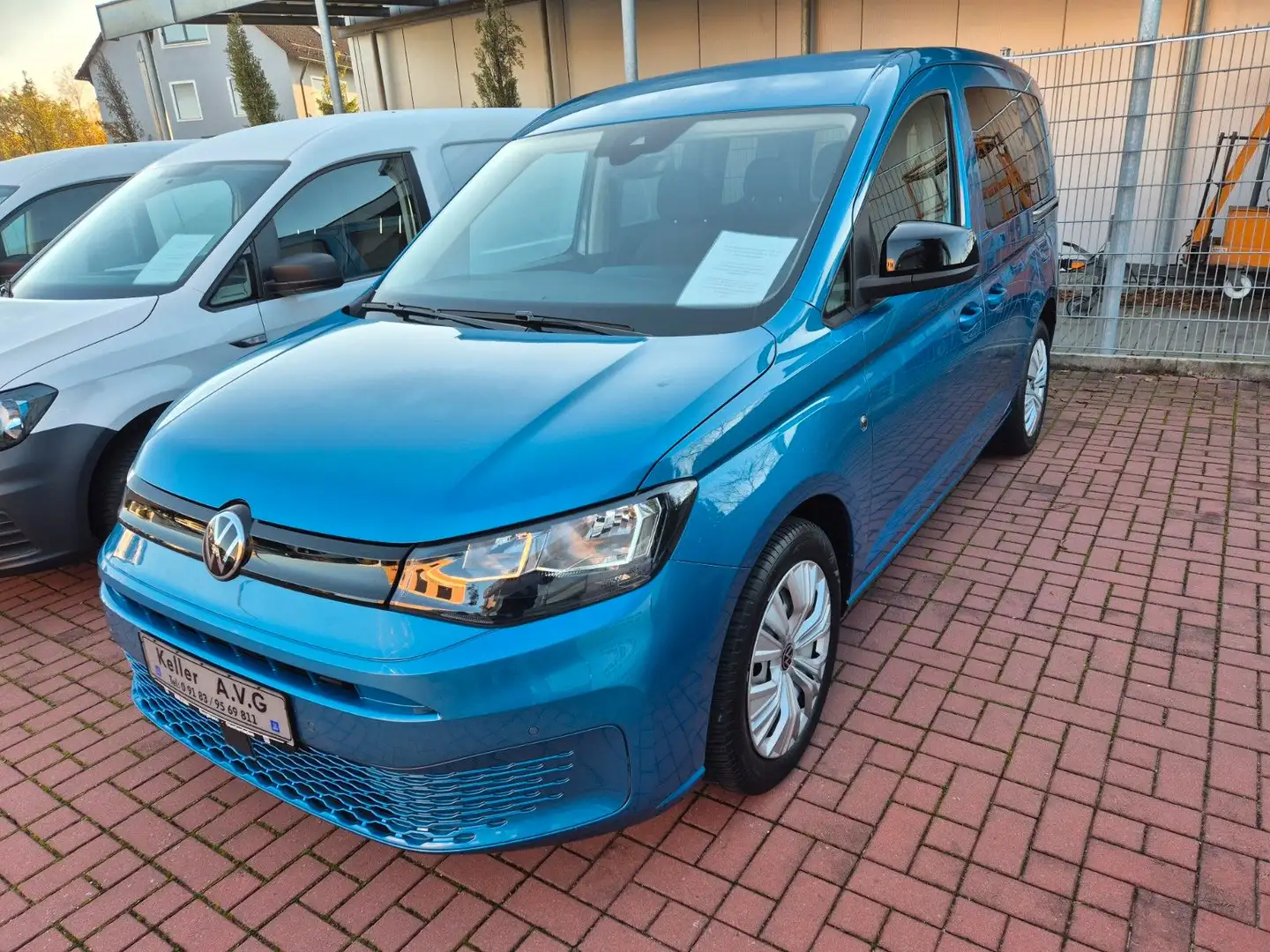 Volkswagen Caddy 2,0 TDI, 5 Sitze, AHK, Heckflügeltüren Blau - 1