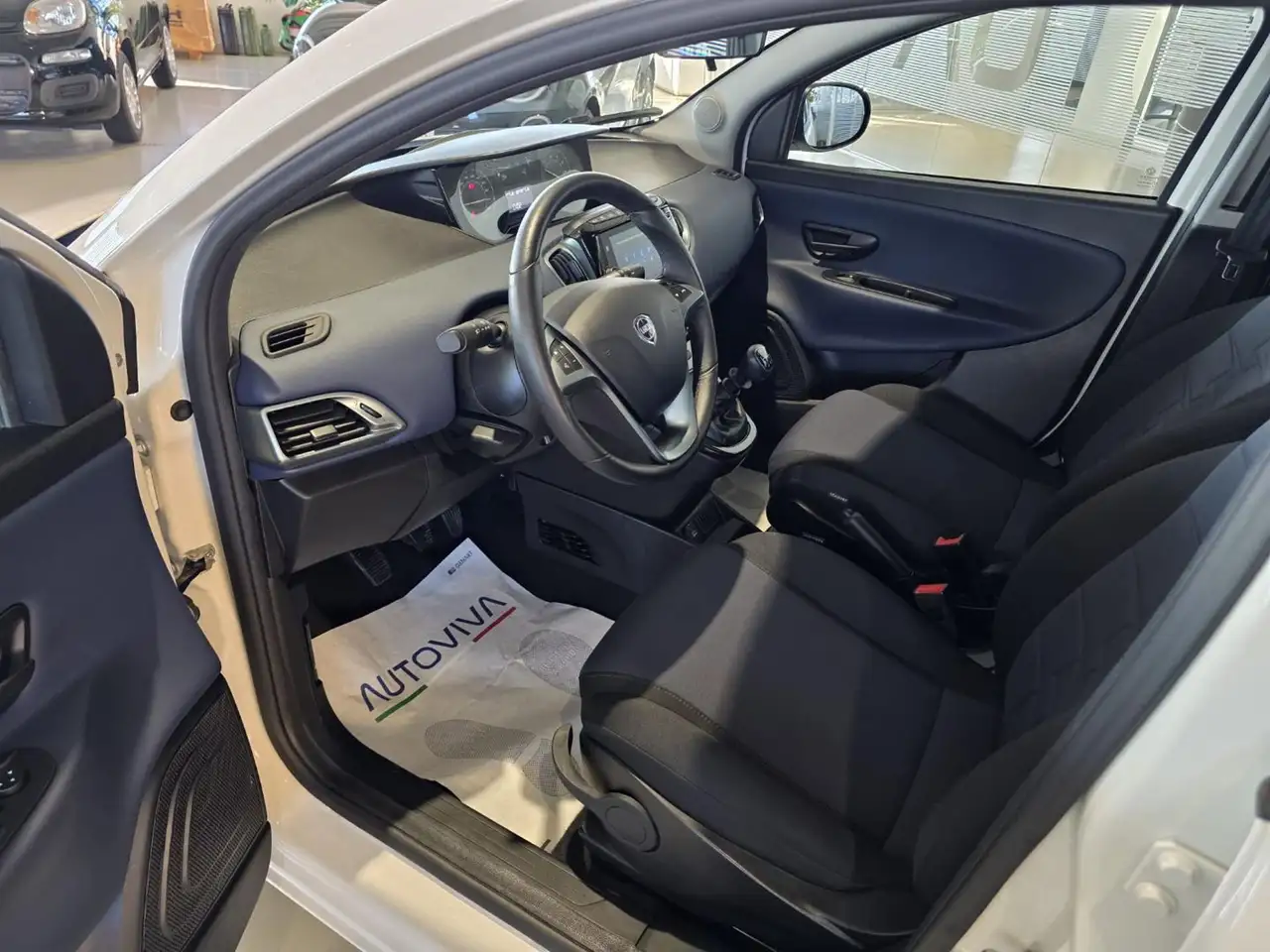 Lancia Ypsilon 2024 — фото 11