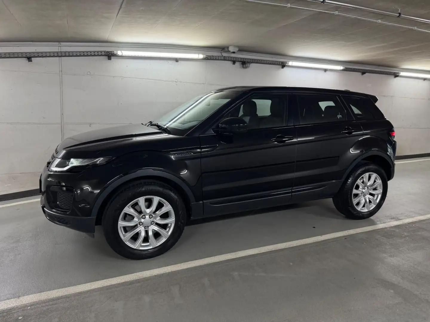 Land Rover Range Rover Evoque 2.0 TD4|Urban|Pano|AHK|R-Caml Schwarz - 2