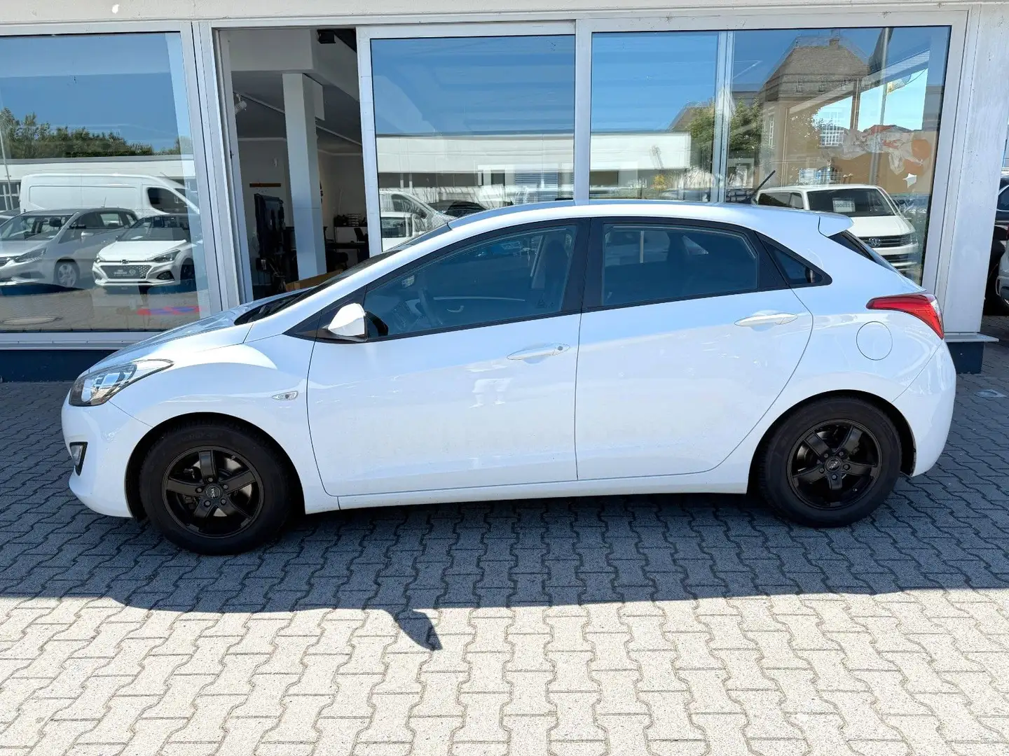 Hyundai i30 blue  *1. HD*AHK*WENIG KM*KLIMA*ALLW*SCHECKH Weiß - 2