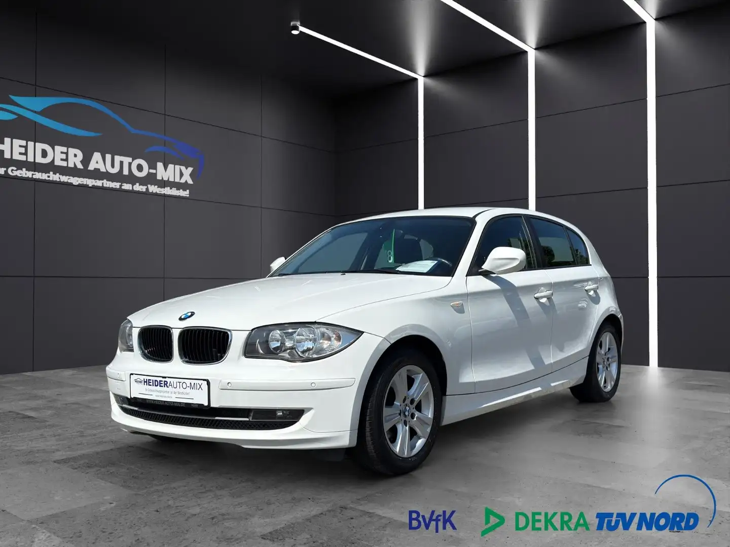 BMW 116 i Lim. 5-trg. TEMPOMAT|SITZHEIZUNG|KLIMA|PDC Blanc - 1