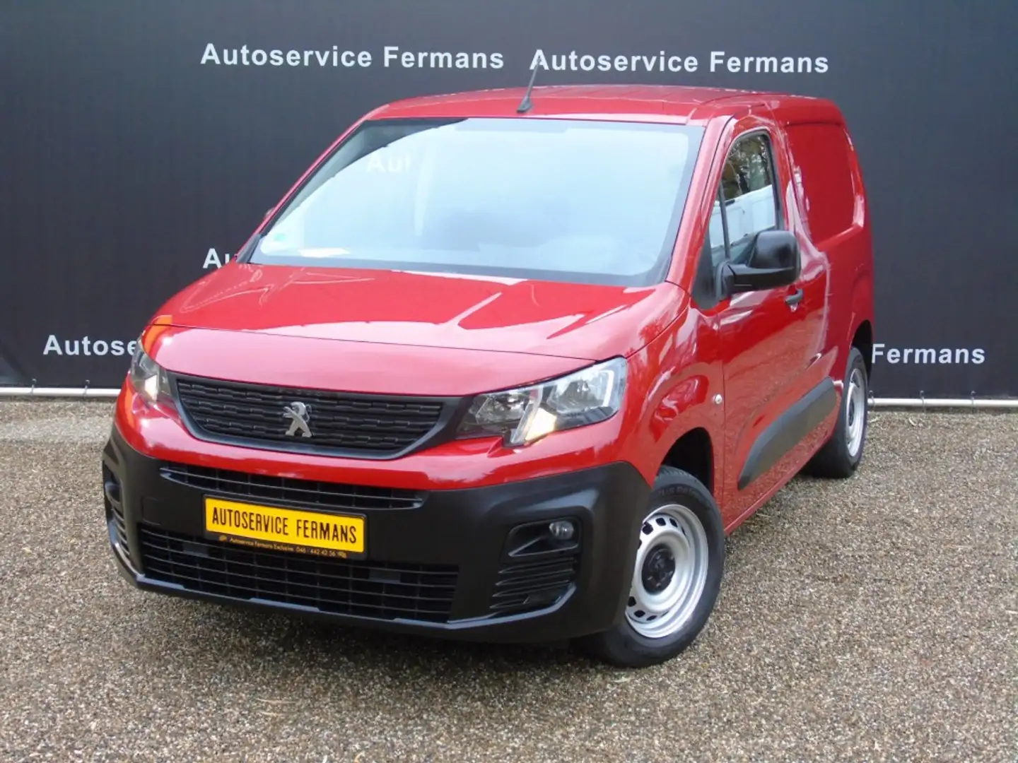 Peugeot Partner 1.2i puretech 110PK - 2020 - 59DKM - airco 3 zits Rood - 2