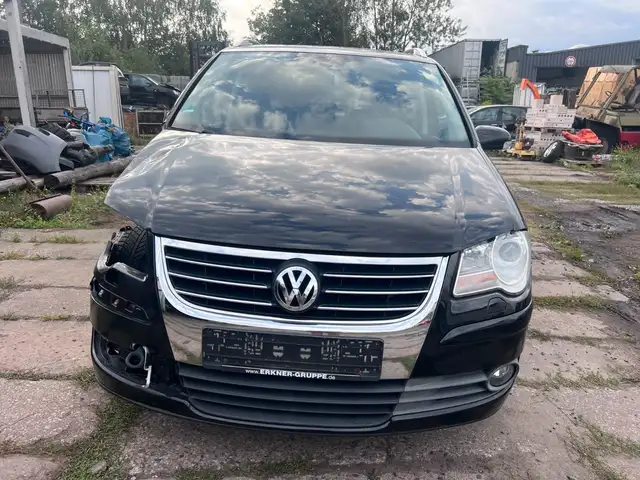 Volkswagen Touran view 2
