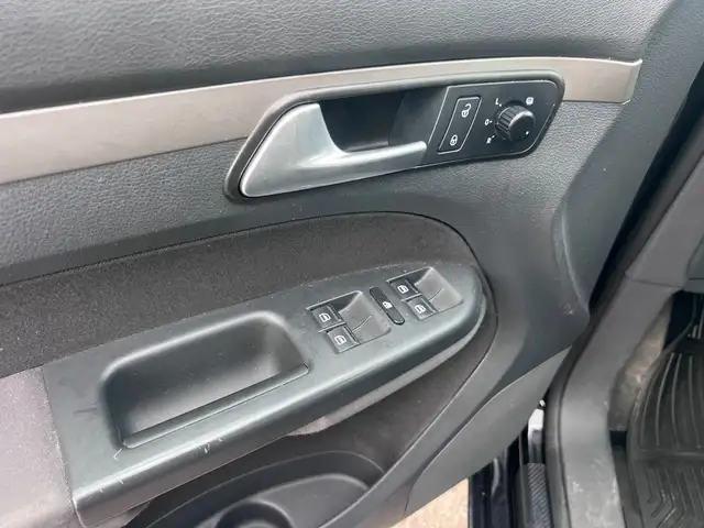 Volkswagen Touran view 12
