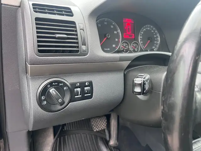 Volkswagen Touran view 13