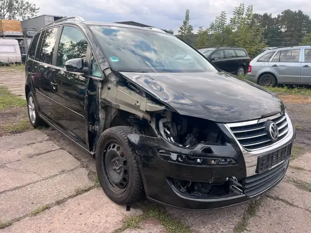 Volkswagen Touran view 3