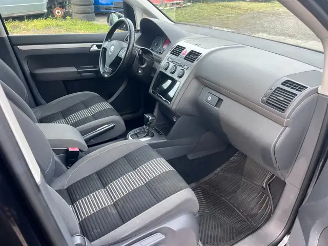 Volkswagen Touran view 9