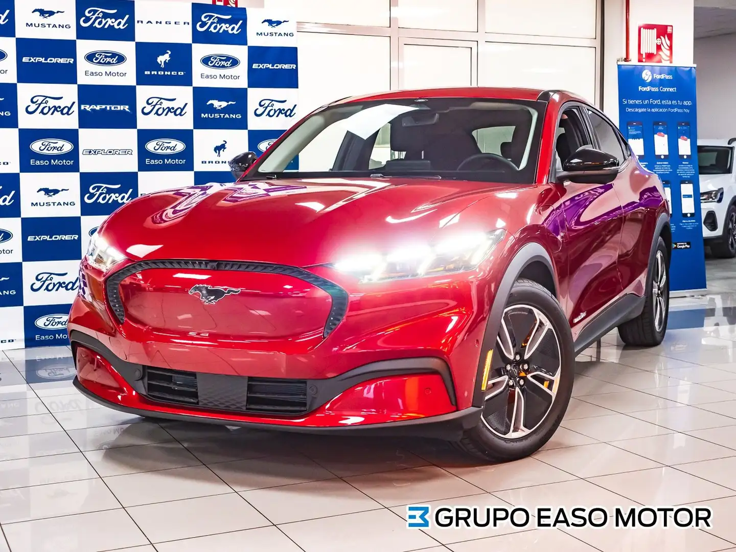 Ford Mustang Mach-E 269cv Batería 75.7Kwh Rojo - 2