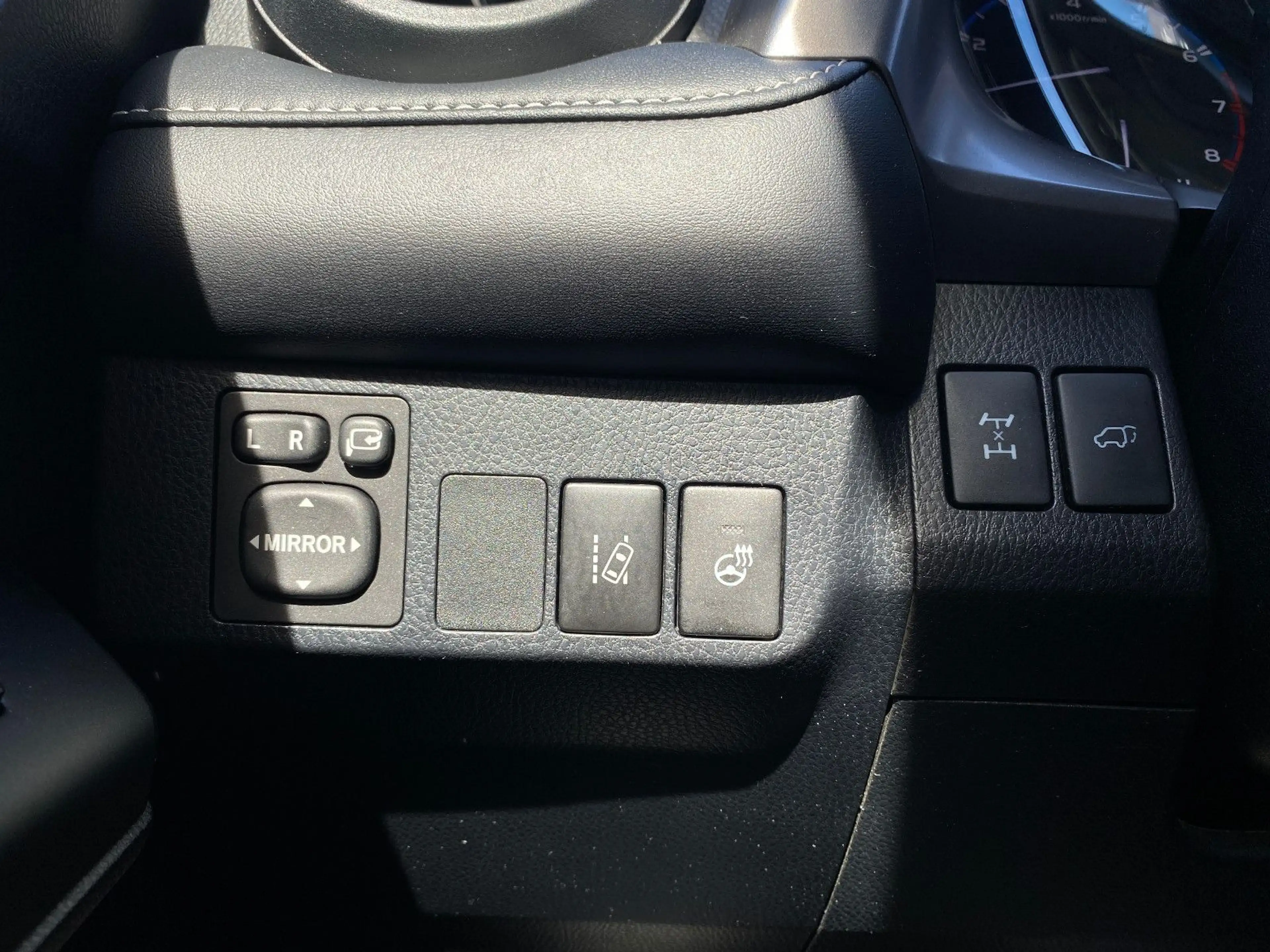 Toyota RAV4 Edition-S Nav/LED/AHK/Kamera/Spur/Allwetter — photo 8