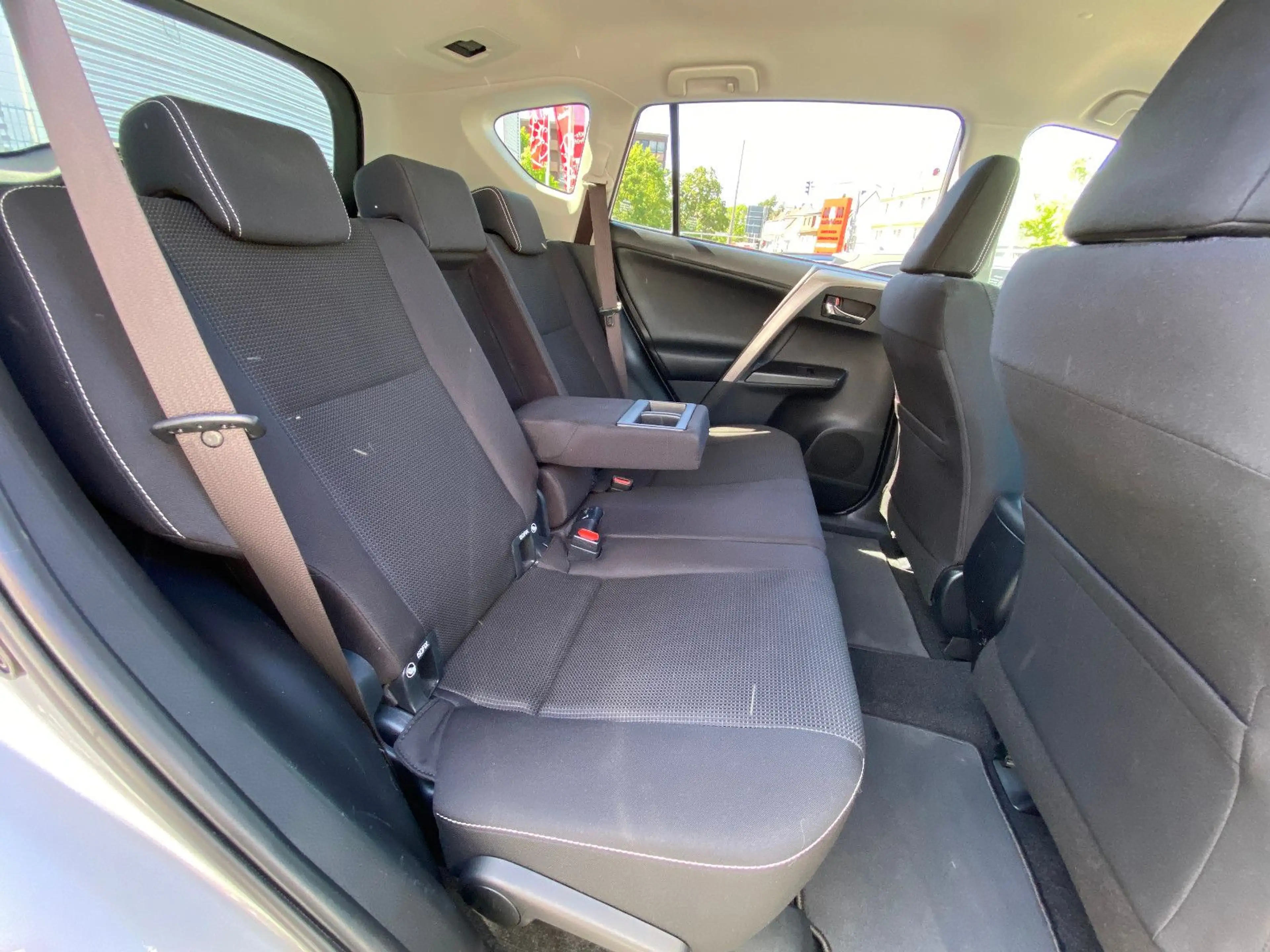 Toyota RAV4 Edition-S Nav/LED/AHK/Kamera/Spur/Allwetter — photo 15