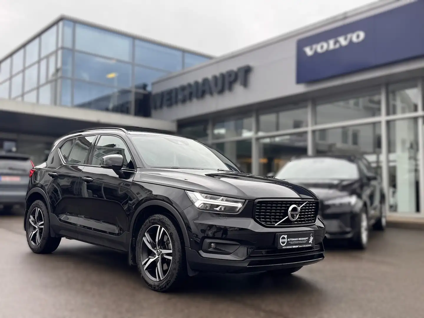Volvo XC40 B5*R-Design AWD*ACC*AHK*BLIS*360°*Keyless* Schwarz - 1