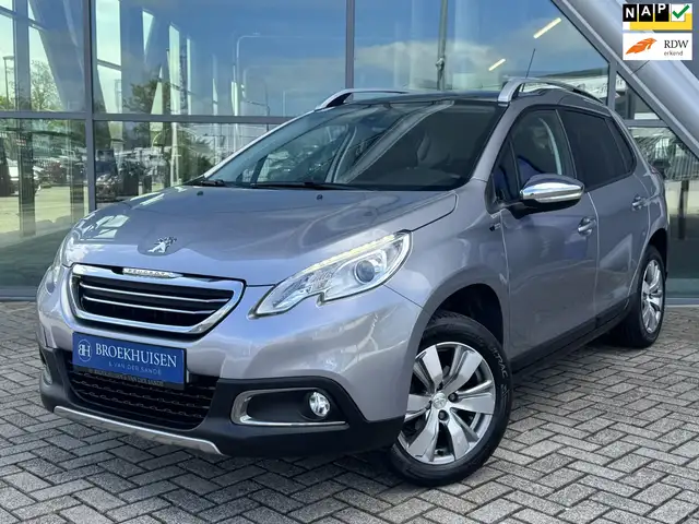 Peugeot 2008 1.2 PureTech Style Panoramadak / Trekhaak / Cruise