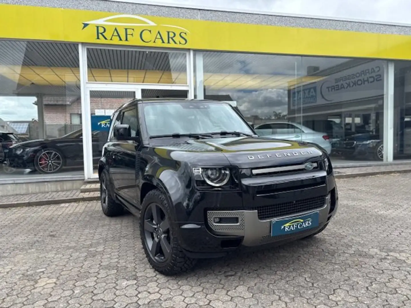 Land Rover Defender Defender 90 D300 X-Dynamic SE // FULL OPTION! // crna - 2