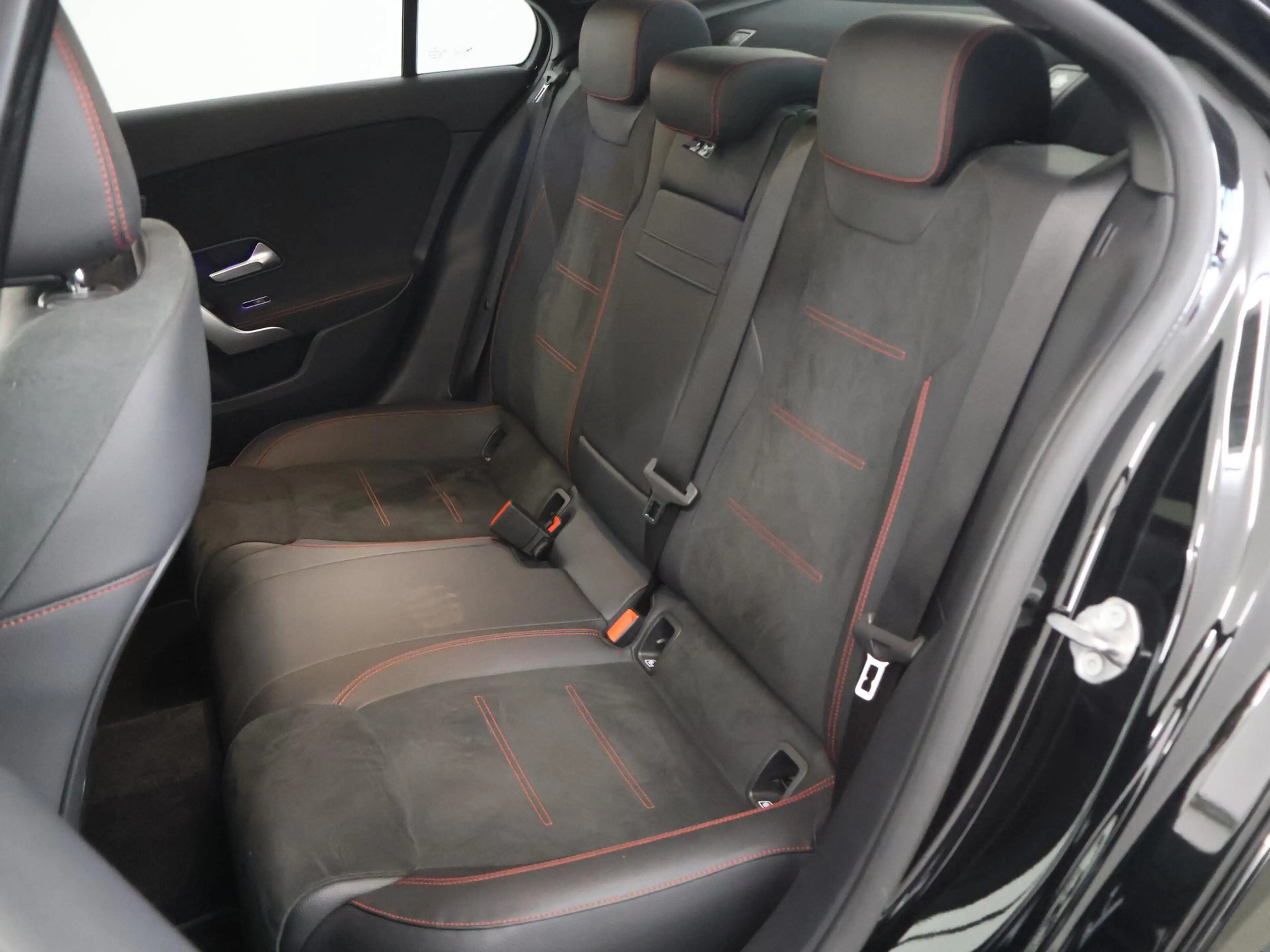 Mercedes-Benz A 250 e Business Solution AMG Limited | Multibeam koplam — photo 11
