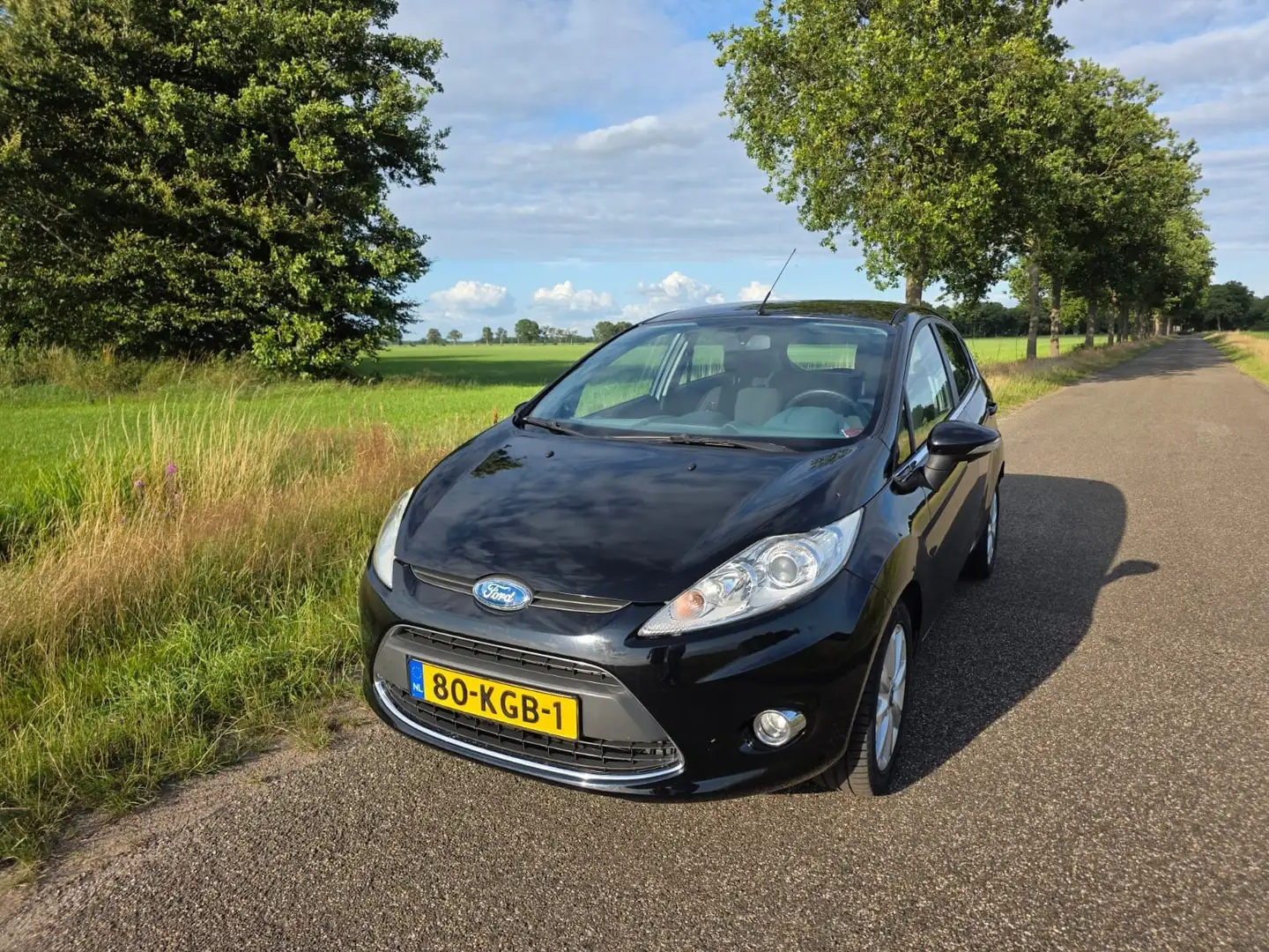 Ford Fiesta 1.4 Ghia Zwart - 1