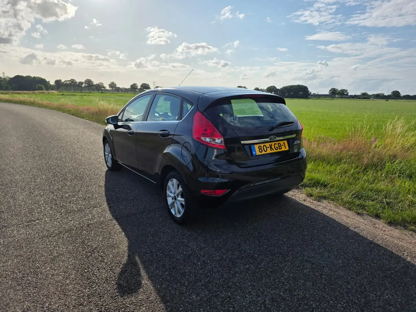 Ford Fiesta 1.4 Ghia Zwart - 2