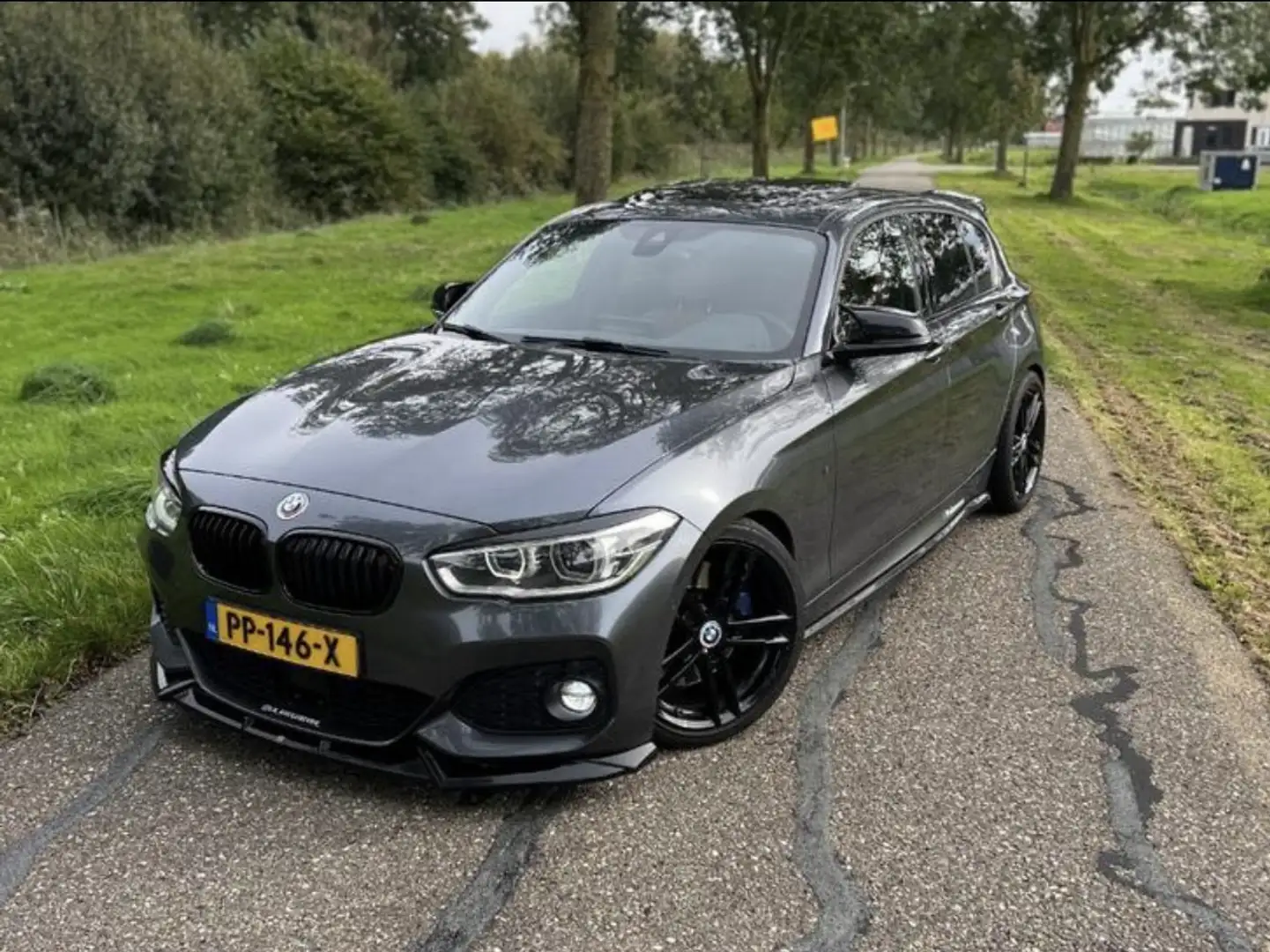 BMW 120 Unieke BMW 1-serie volledig M uitgevoerd te koop! Šedá - 1
