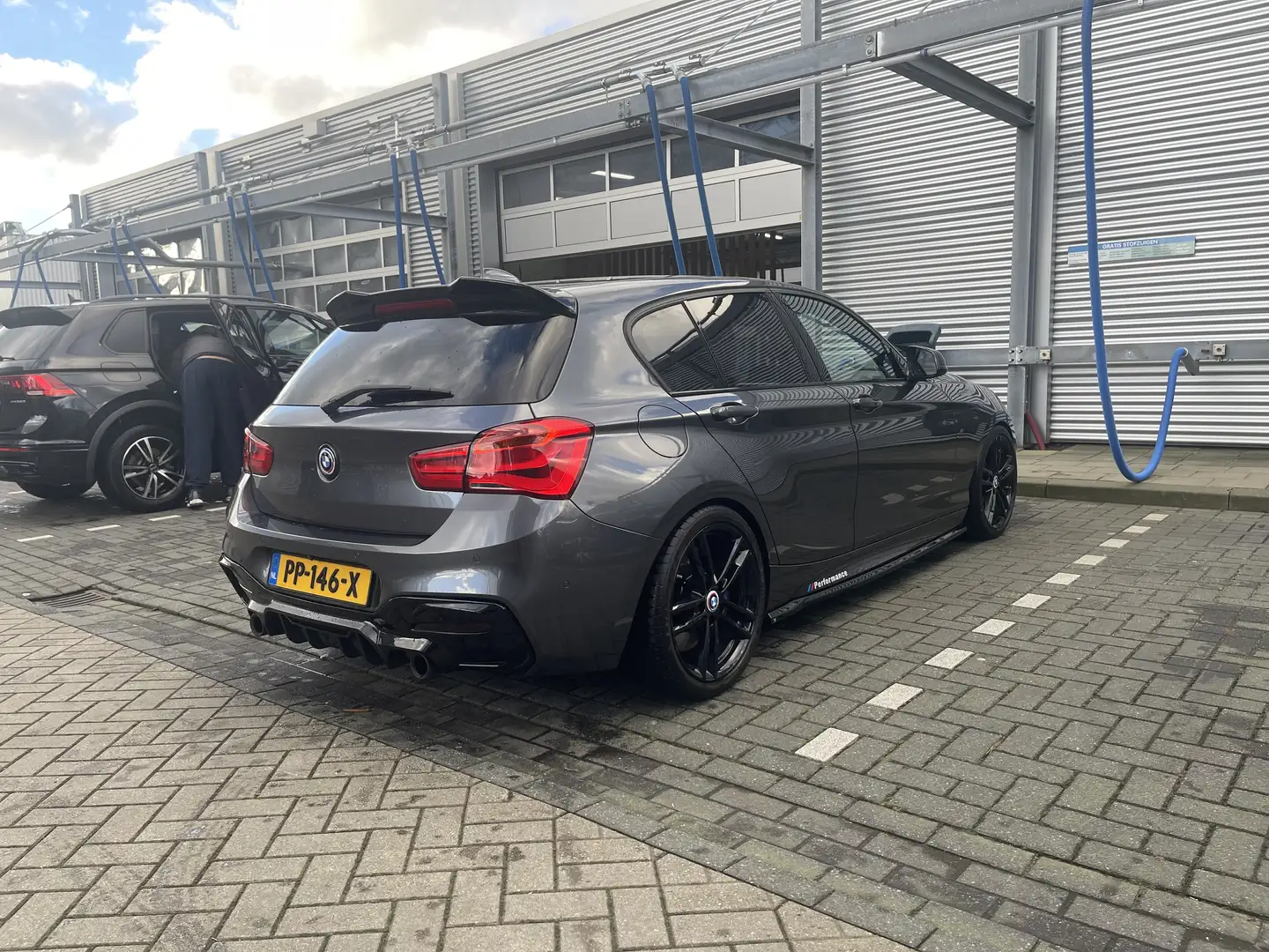 BMW 120 Unieke BMW 1-serie volledig M uitgevoerd te koop! Šedá - 2