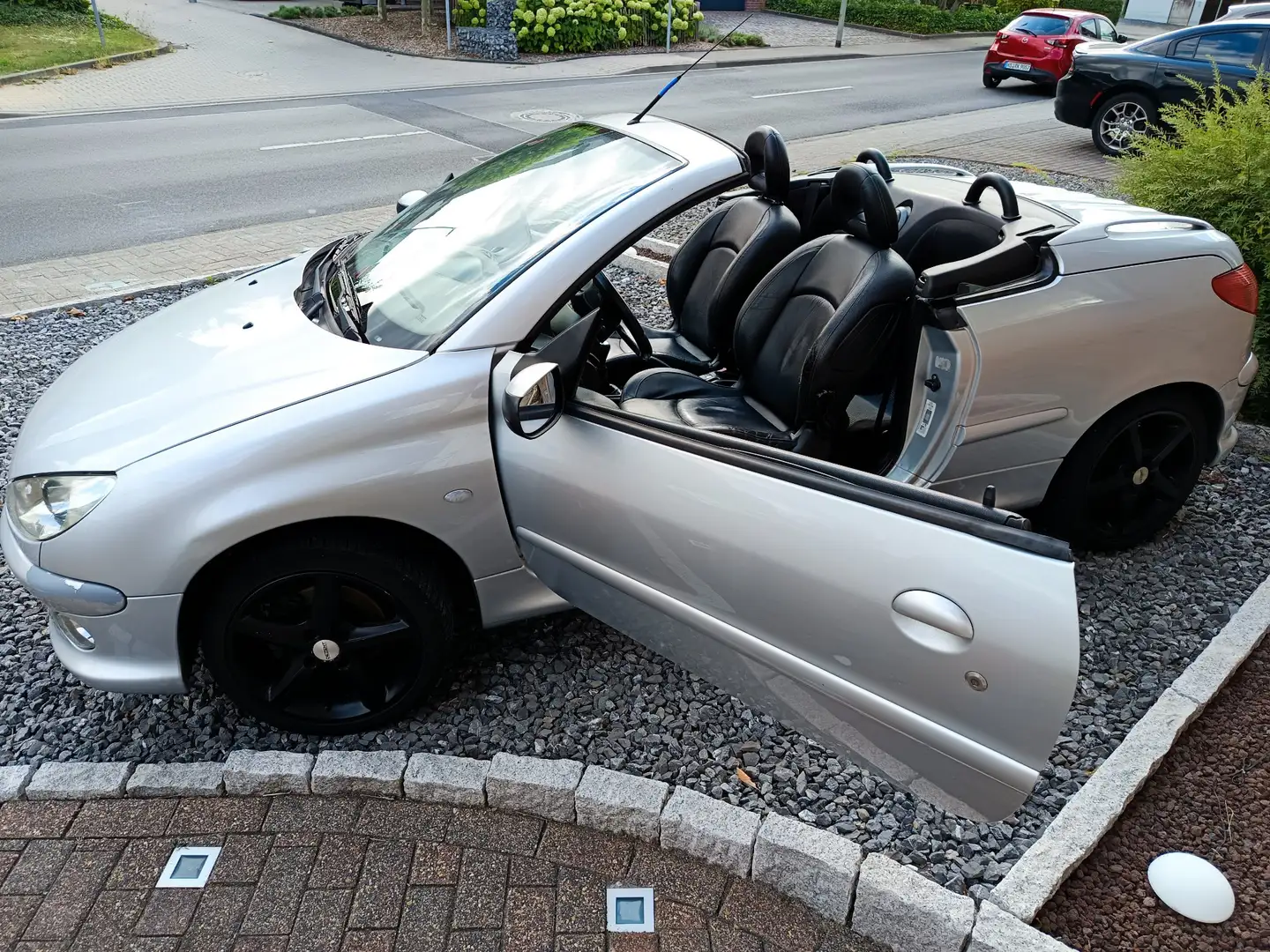 Peugeot 206 CC Filou, TÜV neu, Zahnriemen und Kupplung neu Gri - 2