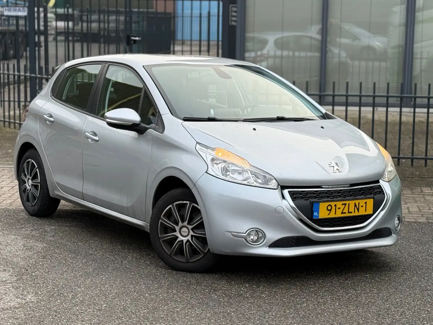 Peugeot 208 1.2 VTi Carplay | Volledig onderhouden Grau - 1