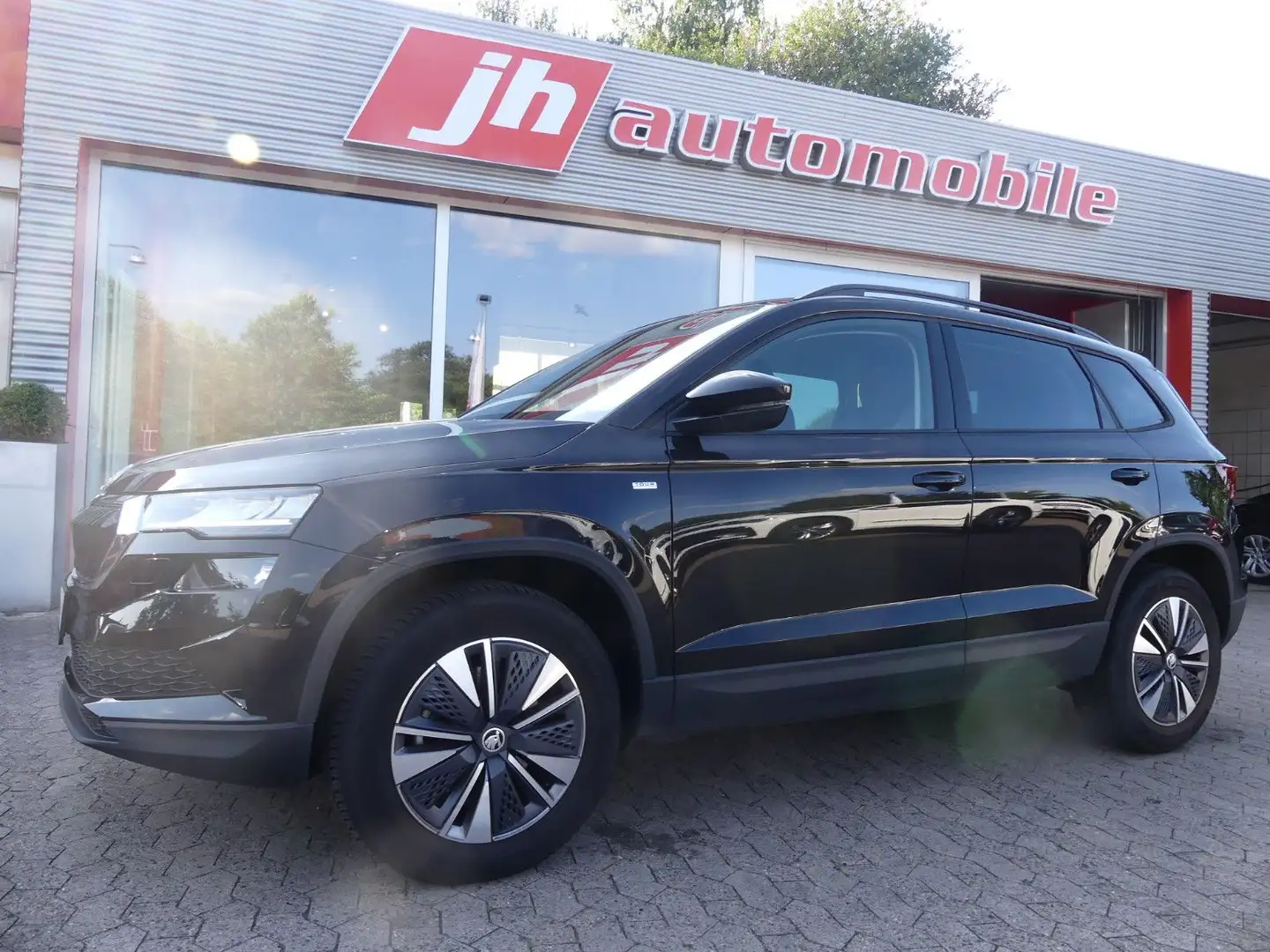 Skoda Karoq Tour virtual*4xSitzheizung*LED*PDC Zwart - 1