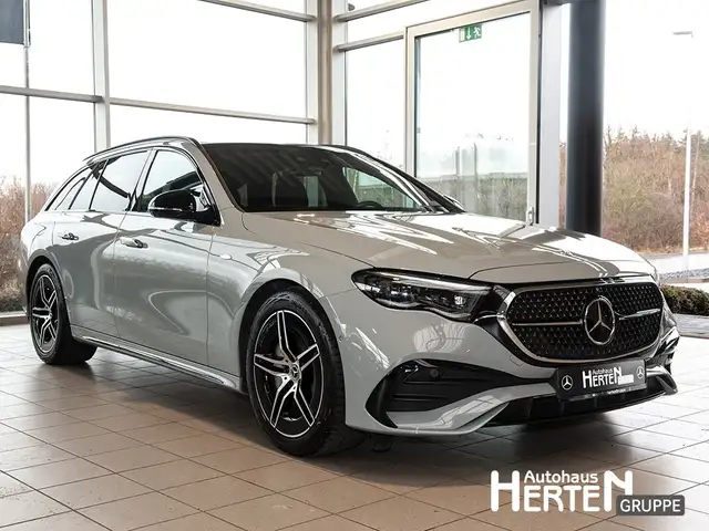 Mercedes-Benz E-Class view 3
