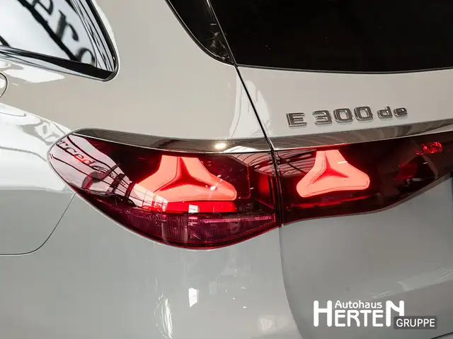 Mercedes-Benz E-Class view 14