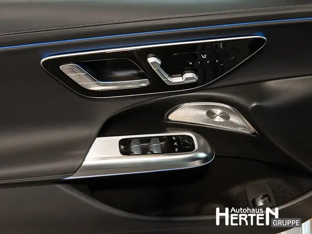 Mercedes-Benz E-Class view 9