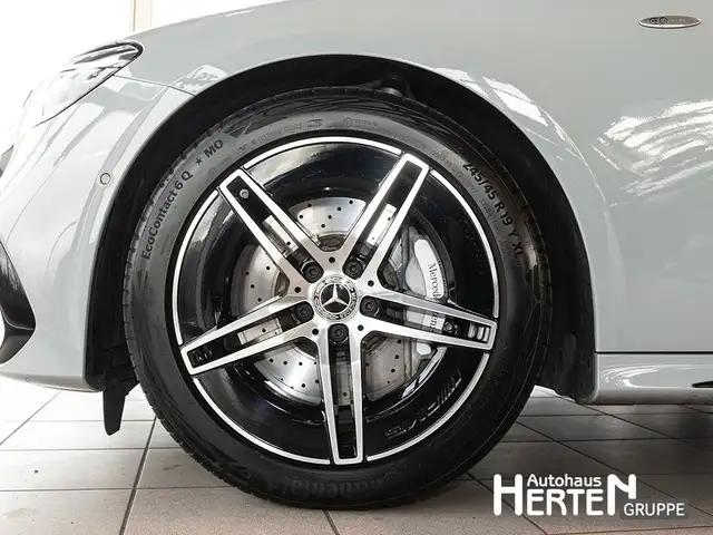 Mercedes-Benz E-Class view 5