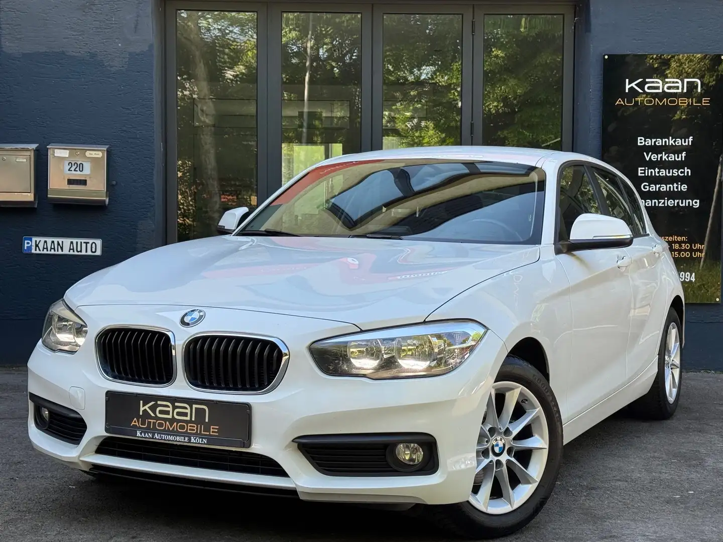 BMW 116 d Lim. Advantage/NAVI/SHZ/ST-STOP/TEMPO/KLIMA/PDC Weiß - 1