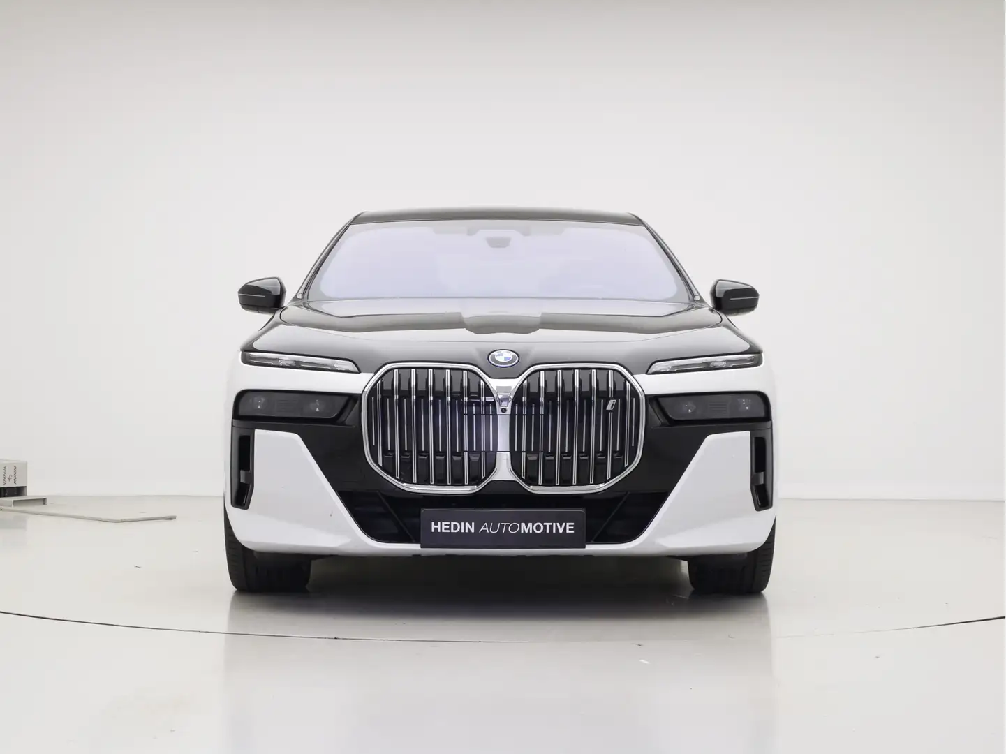 BMW i7 eDrive50 M-Sport | Two Tone Black Wrap | Iconic Gl Blanc - 2