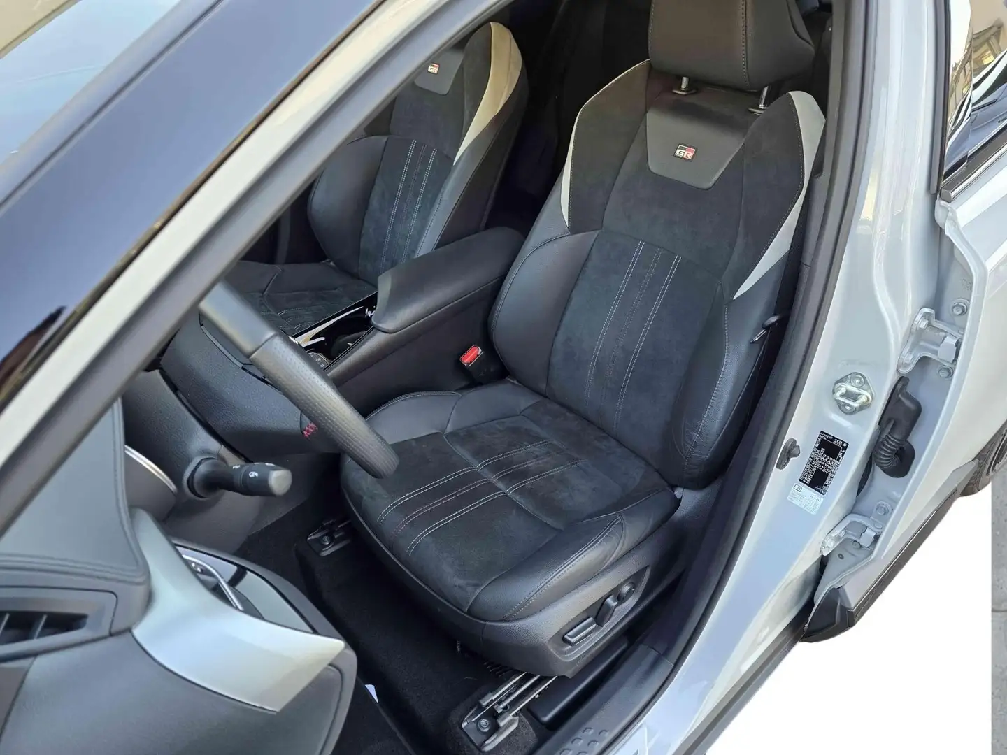 Toyota C-HR Hybrid GR Sport*LED*NAVI*KAMERA*SITZHEIZUNG* Grau - 2