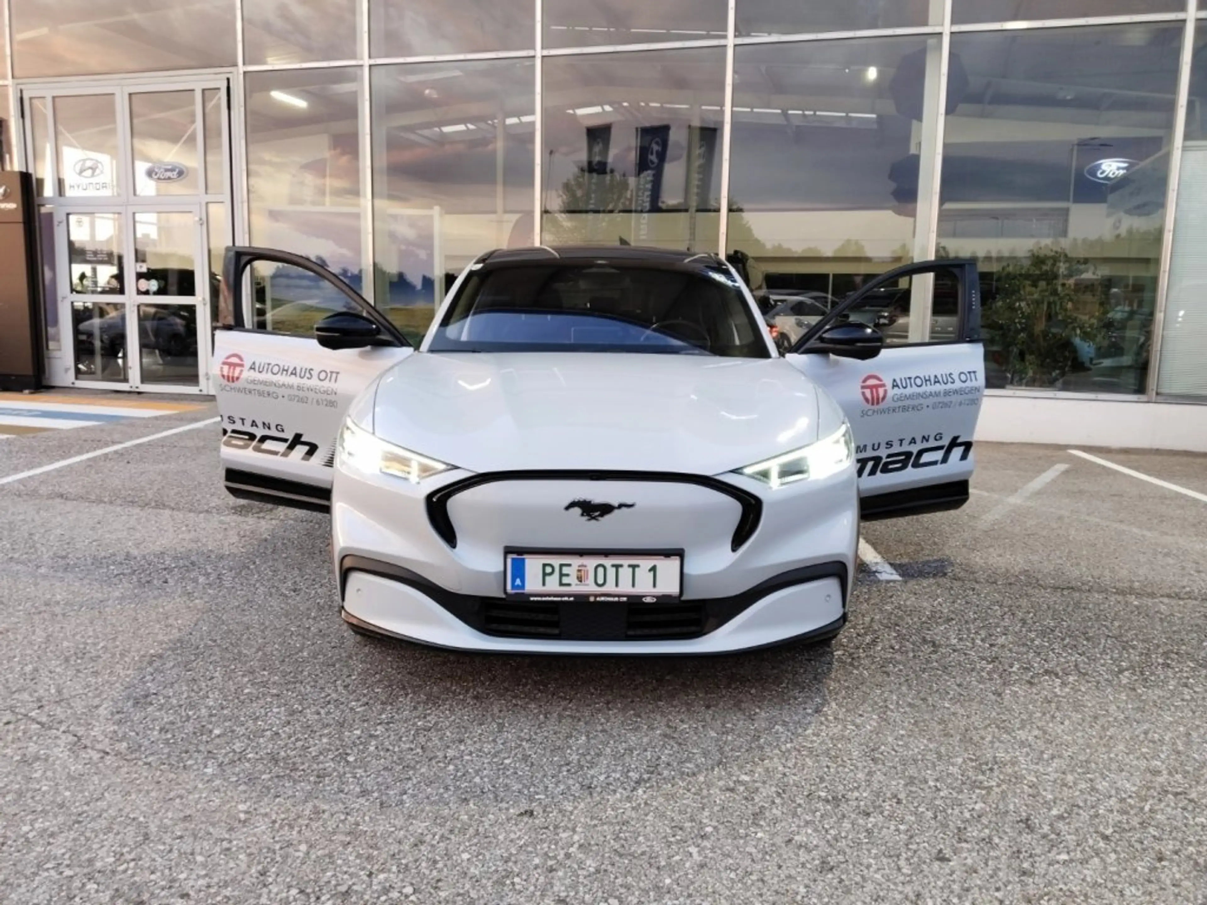 Ford Mustang Mach-E Extended Range 99Kwh AWD — photo 2